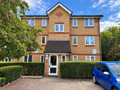 Waddington Close, Enfield, EN1