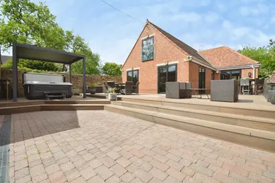 Old Road, Chesterfield, S40