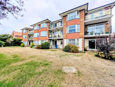 Westmead Gardens, Worthing, BN11