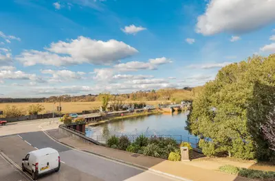 Almansa Way, Lymington, SO41