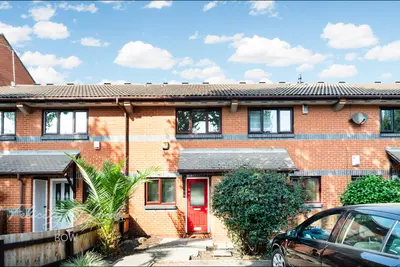 Wrexham Road, London