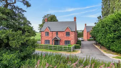 Ashbrook Grove, DE6