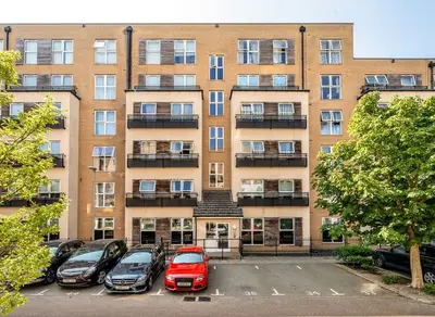 Lanadron Close, Isleworth, TW7
