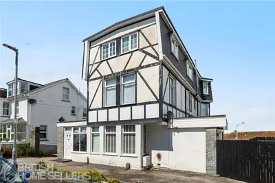 St. Thomas Road, Newquay, TR7