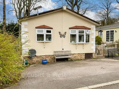 Emms Lane, Brooks Green, RH13