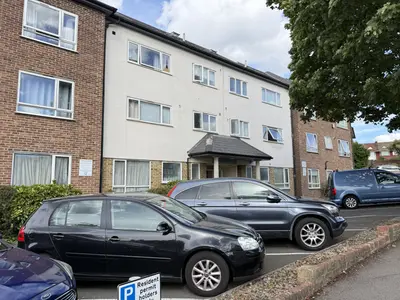 3 bed flat to rent Graham Road, London NW4