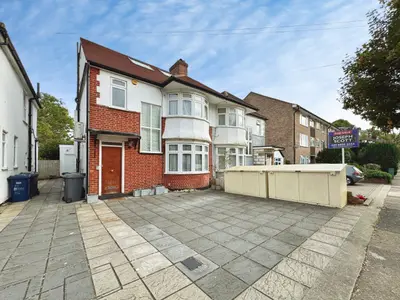 Brook Avenue, Edgware, HA8