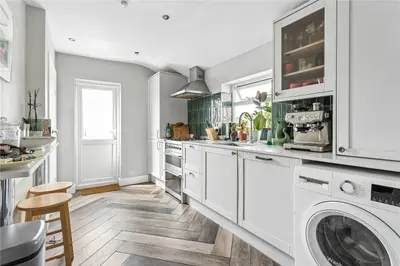 Brighton Road, London, N16