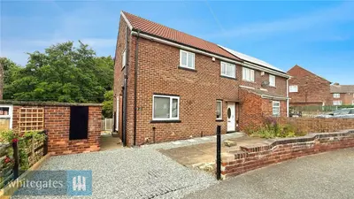 South Crescent, Dodworth, S75