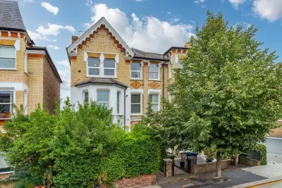 Oakhurst Grove, London, SE22