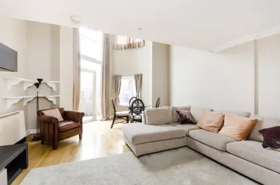 6 Gallery Court, 2a Gunter Grove, London