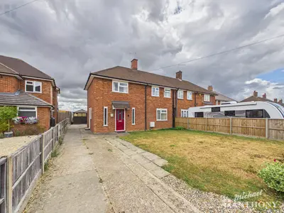 Chiltern Avenue, Stone, Aylesbury, HP17 8QY