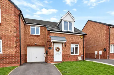 Skein Street, Whitworth, OL12