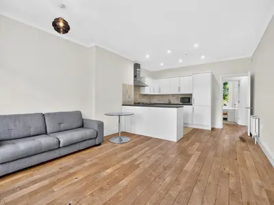 Highbury Hill, London, N5