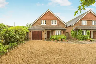 Forest Road, Effingham Junction, KT24