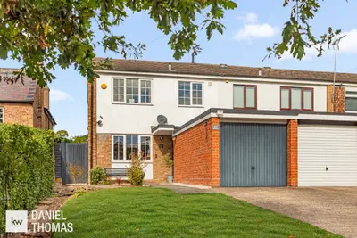 Middle Street, Nazeing, EN9