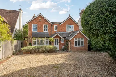 Lickfolds Road, Rowledge, GU10