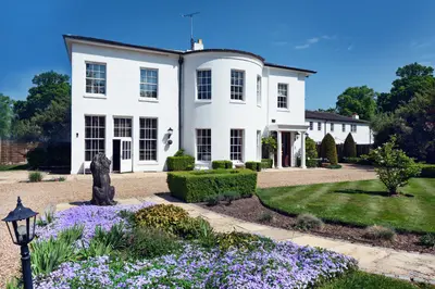 Kentish Lane, Brookmans Park, Hertfordshire, AL9 6JY