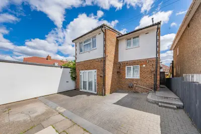 Mount Avenue, Southall