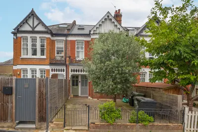 Salford Road, London, SW2