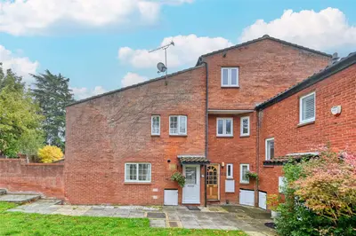 Myrtleside Close, Northwood, Middlesex, HA6 2XQ