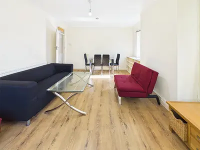 Great West Road, Osterley, TW7
