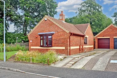 Detached Bungalow a Short Walk from H