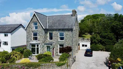 Bron Eirian, Dyffryn Ardudwy, LL44