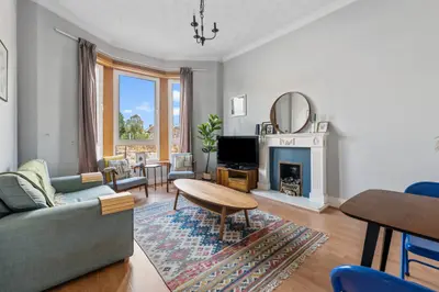 2/2, 55 Clarkston Road, Cathcart, G44 3BQ