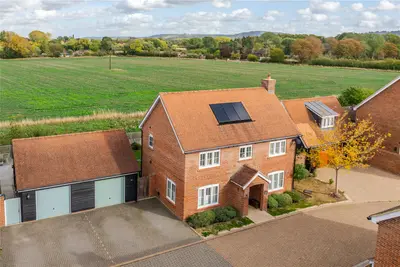 Wayfarers End, Longwick, HP27
