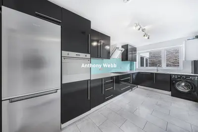 Lucerne Close, Palmers Green, N13