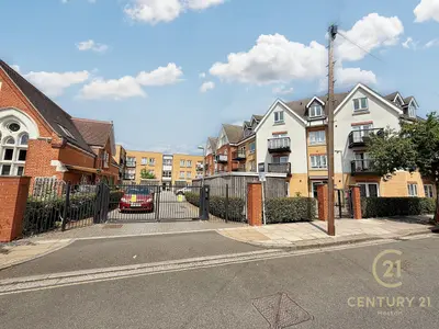 Featherstone Road, Southall, UB2