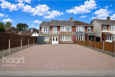 Lambs Lane South, Rainham, RM13