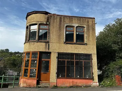 Crumlin Road, Newport, NP11