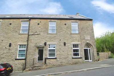 Ewart Court, Hadfield, Derbyshire, SK13