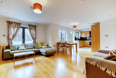 Chanin Mews, London, NW2 4AQ