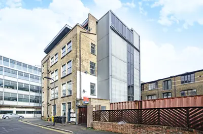 Flat 6, 2 Florfield Road, London