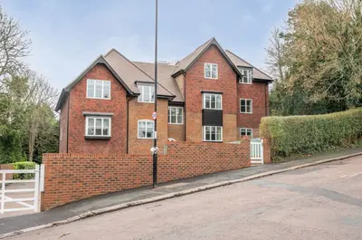 42 Grovelands Road, Purley CR8 4FL