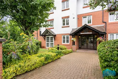 Avenue Road, London, N14