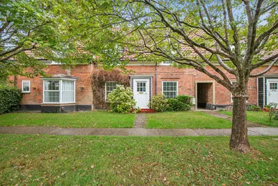 Walden Place, West Side, AL8