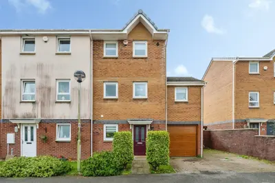 Pentre Doc Y Gogledd Llanelli, SA15