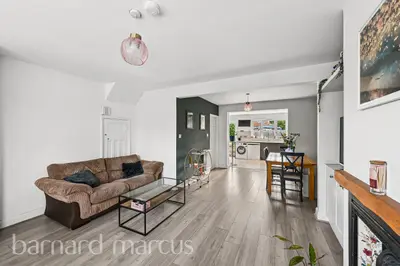 Carlingford Gardens, Mitcham, CR4