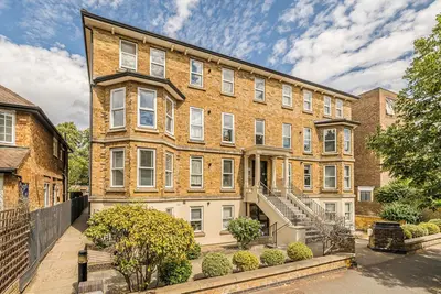 Grove Road, KT6