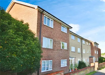 Fairlands Avenue, Fairlands, GU3