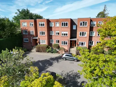 Oatlands Drive, Weybridge, KT13