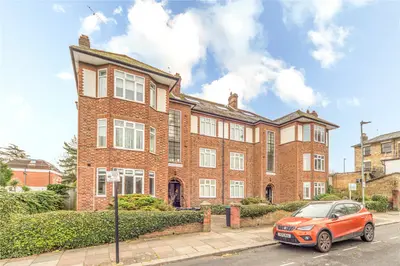 Warwick Road, London, N11