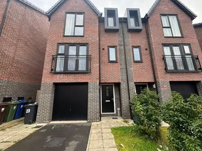 Guardsman Tony Downes Way, Droylsden, M43