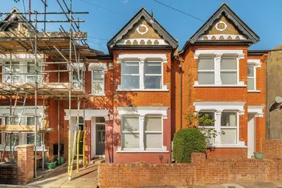 Lawn Gardens, W7
