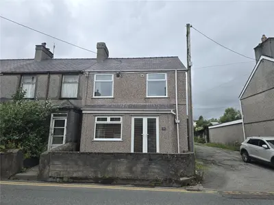County Road, Penygroes, LL54