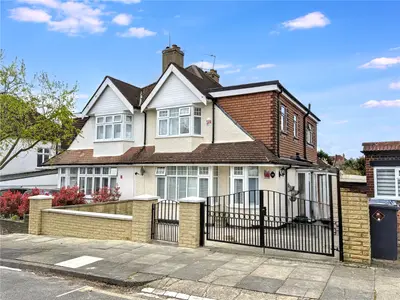 Woodfall Avenue, Barnet, Hertfordshire, EN5 2HA